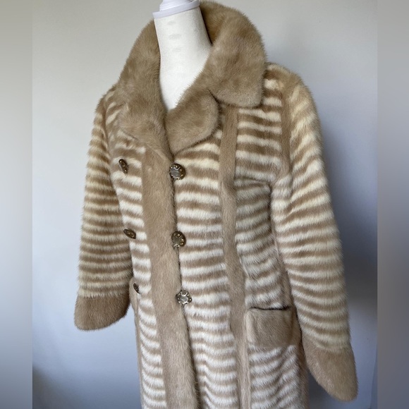 SOLD; Stunning Vintage Retro Mink Ladies Coat Size M. Buttons Set With Crystals - Picture 2 of 9